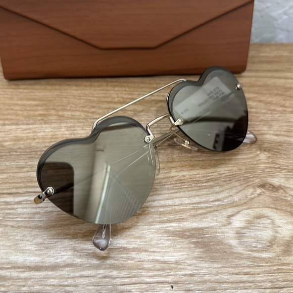 New Miu Miu MU 56U BC17 Gold Metal Oval Sunglasses Core Collection, Generic Case - Picture 3 of 11